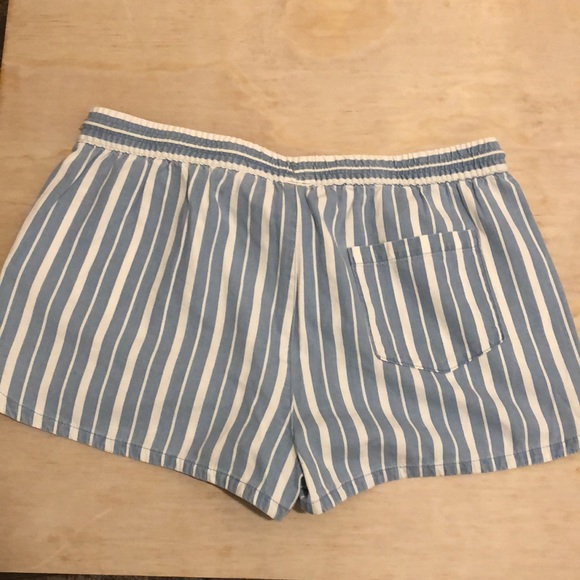 NEW WITH TAGS — American Eagle soft pinstripe shorts with pockets. - Picture 4 of 4